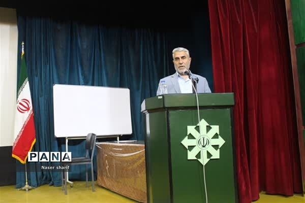 تقدیر از رتبه‌‌های برتر فرهنگی هنری دختران  ناحیه ۲ یزد