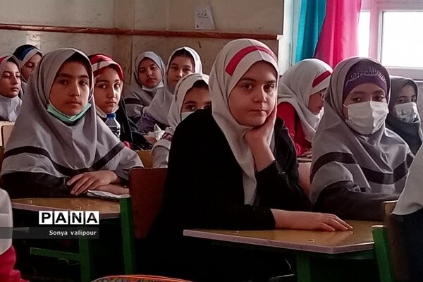مسابقات قرآن و عترت در مدرسه دخترانه نبی اکرم(ص)