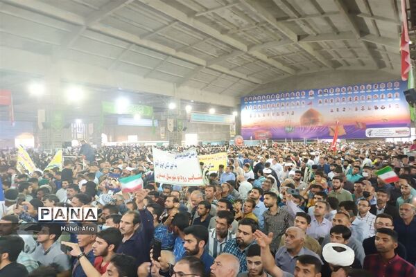 شرکت فرهنگیان و دانش آموزان بهبهانی در مراسم استقبال از رئیس جمهور در اهواز