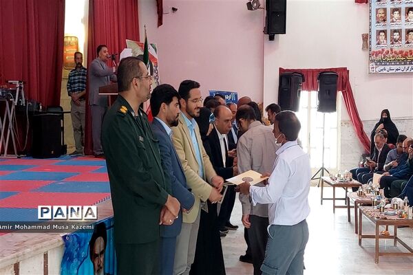 تجلیل از کارگران نمونه شهرستان نایین