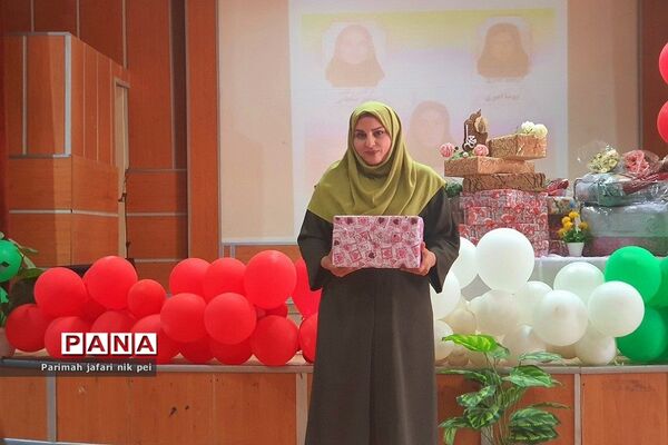 آیین تجلیل از برگزیدگان علمی و مقام شامخ معلم دبیرستان شهیدزهره‌وند شهرستان قرچک