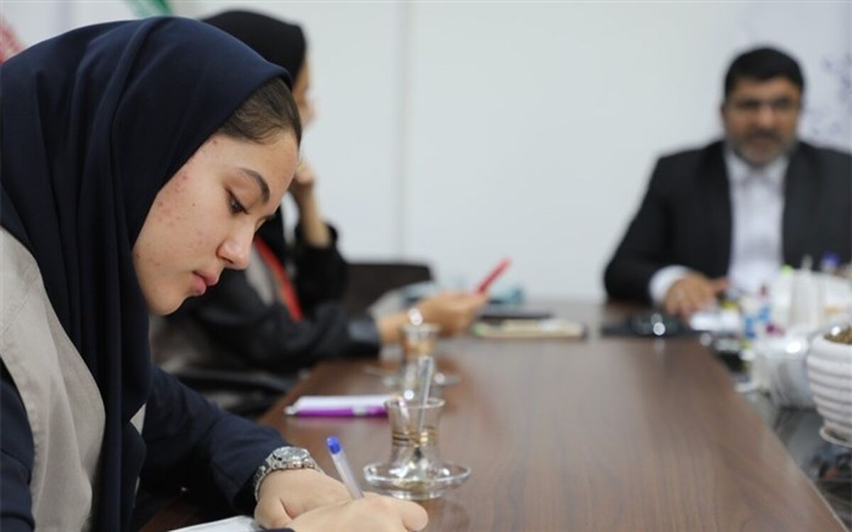 نشست خبری با خبرنگاران فعال پانای تبادکان به مناسبت هفته معلم
