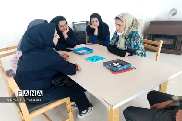 برگزاری دوره آموزشی ویژه برگزیدگان مسابقات بازی‌های فکری فرهنگیان
