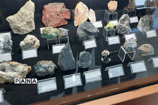برگزاری کارگاه آشنایی با شهاب سنگ ها در پارک موزه علوم زمین مشهد