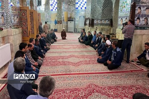 عطرافشانی و گلباران گلزار شهدای بقعه امامزاده عبدالله (ع) و حسینیه  میانگاه بافق