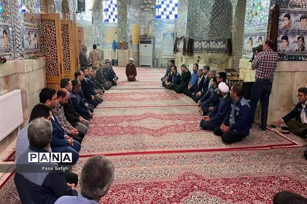 عطرافشانی و گلباران گلزار شهدای بقعه امامزاده عبدالله (ع) و حسینیه  میانگاه بافق