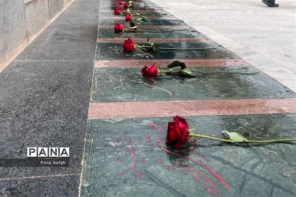 عطرافشانی و گلباران گلزار شهدای بقعه امامزاده عبدالله (ع) و حسینیه  میانگاه بافق