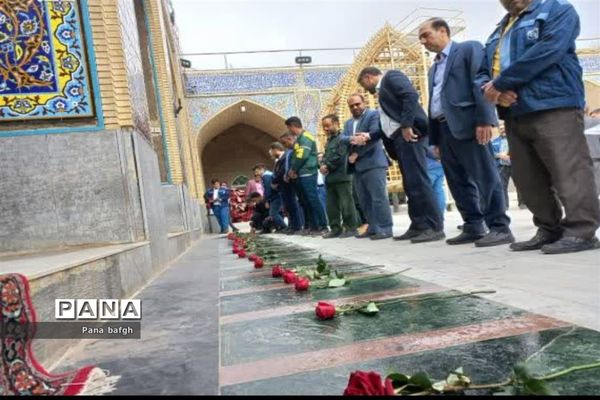 عطرافشانی و گلباران گلزار شهدای بقعه امامزاده عبدالله (ع) و حسینیه  میانگاه بافق