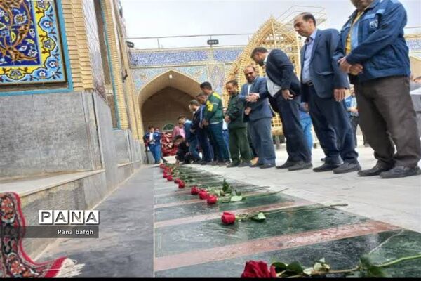 عطرافشانی و گلباران گلزار شهدای بقعه امامزاده عبدالله (ع) و حسینیه  میانگاه بافق