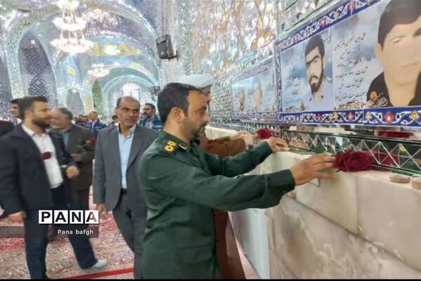 عطرافشانی و گلباران گلزار شهدای بقعه امامزاده عبدالله (ع) و حسینیه  میانگاه بافق