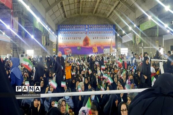 دیدار دانش آموزان مدرسه تمام تشکیلاتی پابنده ناحیه یک اهواز با آیت الله رئیسی  در مصلی اهواز