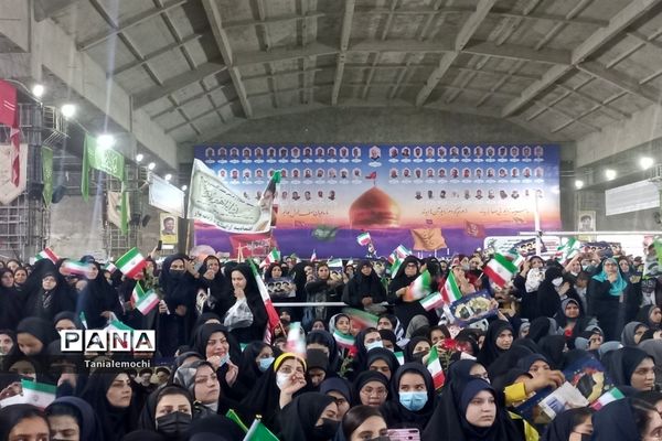 دیدار دانش آموزان مدرسه تمام تشکیلاتی پابنده ناحیه یک اهواز با آیت الله رئیسی  در مصلی اهواز