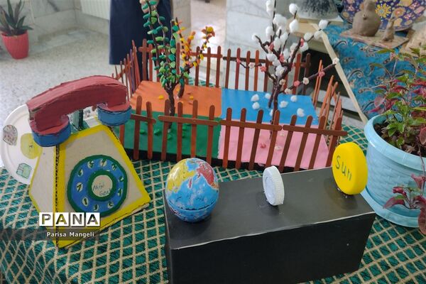 برگزاری نمایشگاه سازه های دستی درس مطالعات اجتماعی در دبیرستان توحید خاتم