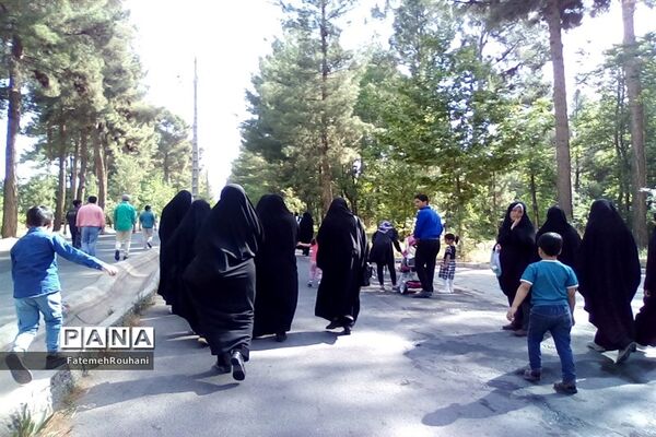 برگزاری همایش پیاده‌روی خانوادگی در خلیل‌آباد