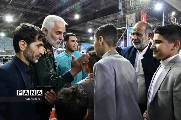 حضور پرشور مردم ولایتمدار استان خوزستان در دیدار با رئیس  جمهور