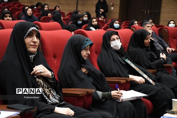 نشست صمیمی انسیه خزعلی معاون رئیس  جمهوری در امور زنان و خانواده با بانوان صنعت نفت خوزستان