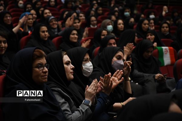 نشست صمیمی انسیه خزعلی معاون رئیس  جمهوری در امور زنان و خانواده با بانوان صنعت نفت خوزستان