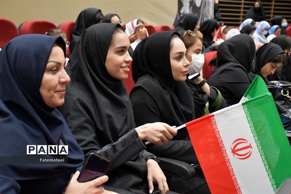 نشست صمیمی انسیه خزعلی معاون رئیس  جمهوری در امور زنان و خانواده با بانوان صنعت نفت خوزستان