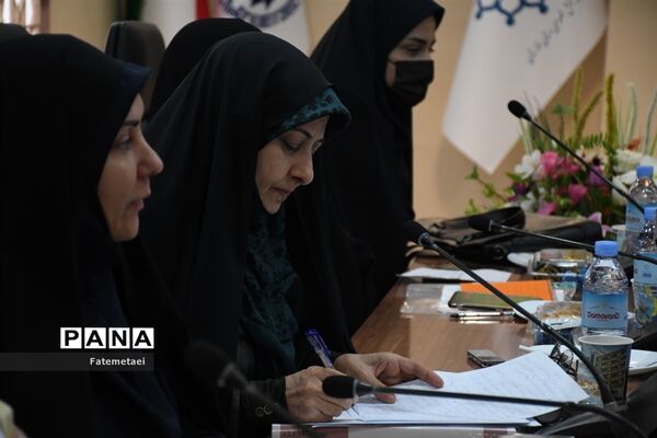 دیدار بانوان نخبه خوزستانی با معاون رئیس‌جمهوری در امور زنان و خانواده