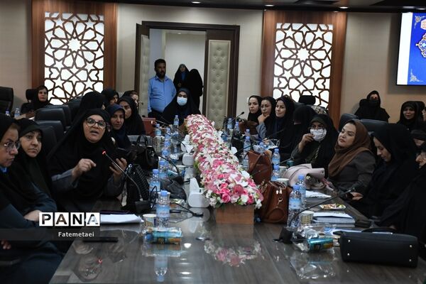 دیدار بانوان نخبه خوزستانی با معاون رئیس‌جمهوری در امور زنان و خانواده