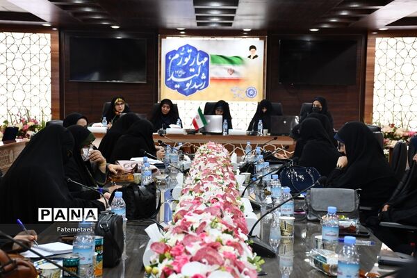 دیدار بانوان نخبه خوزستانی با معاون رئیس‌جمهوری در امور زنان و خانواده