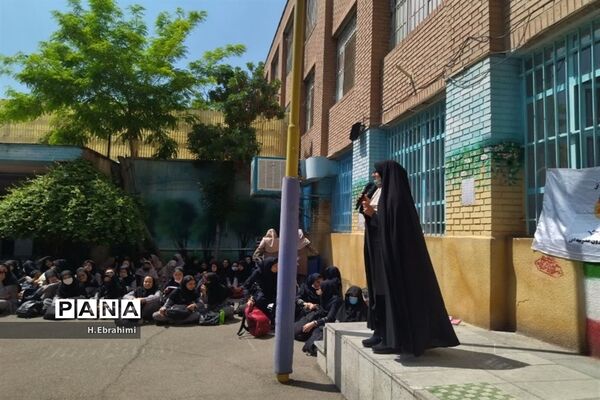 اردوی درون مدرسه دبیرستان عبدالله رهنما منطقه ۱۵
