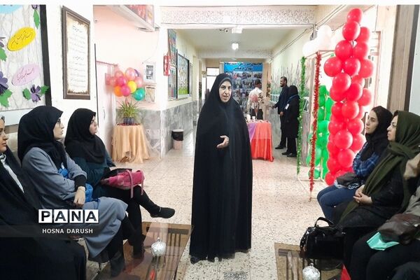 جشنواره دست نوشته‌های طلایی در دبستان شهدای فرهنگی ناحیه۷مشهد