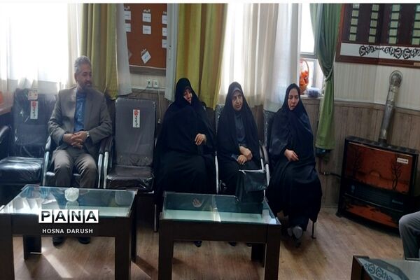 جشنواره دست نوشته‌های طلایی در دبستان شهدای فرهنگی ناحیه۷مشهد