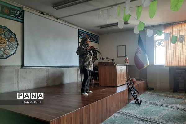 آموزش کار با اسلحه به دانش‌آموزان دختر منطقه ۱۴