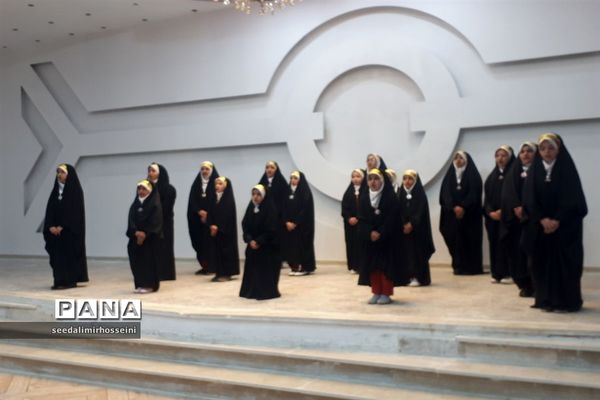 برگزاری جشنواره فرهنگی هنری امید فردا در بخش هنرهای آوایی و سرود درابرکوه