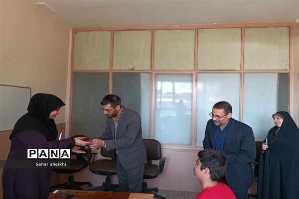 آیین تجلیل از مشاوران مرکز مشاوره رازی ملارد