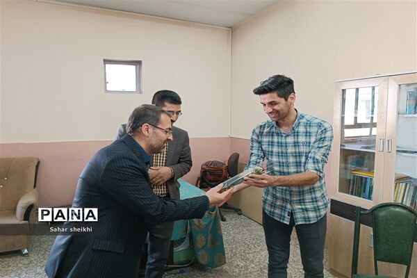 آیین تجلیل از مشاوران مرکز مشاوره رازی ملارد