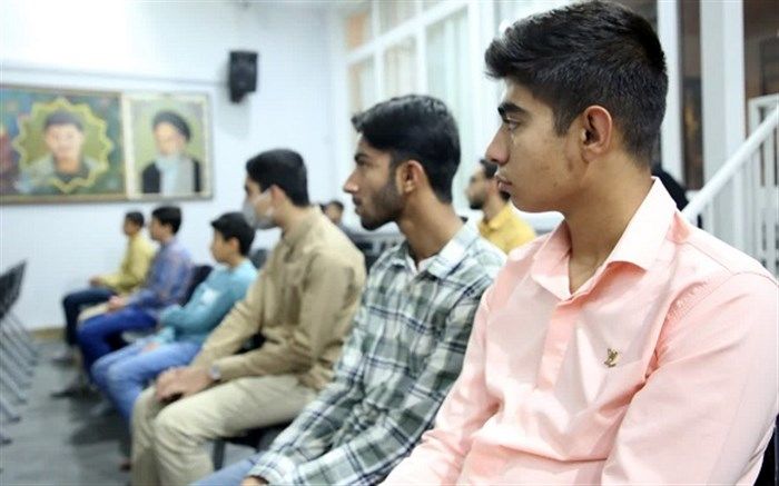 هدف از برگزاری محفل شکوفا، کشف و پرورش استعدادهای دانش‌آموزان در زمینه ادبیات است