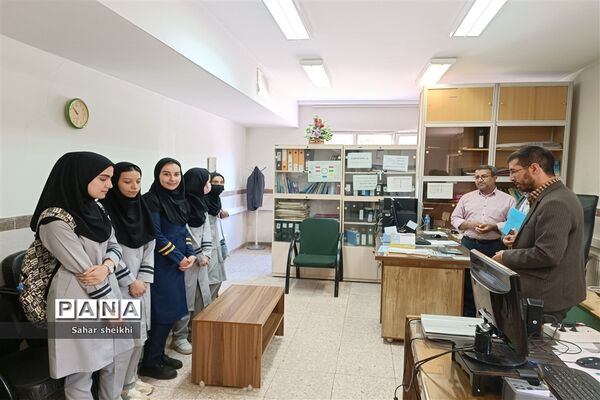 بازدید دانش‌‌‌آموزان دبیرستان زنده‌یاد علی حاتمی از آموزش و پرورش ملارد