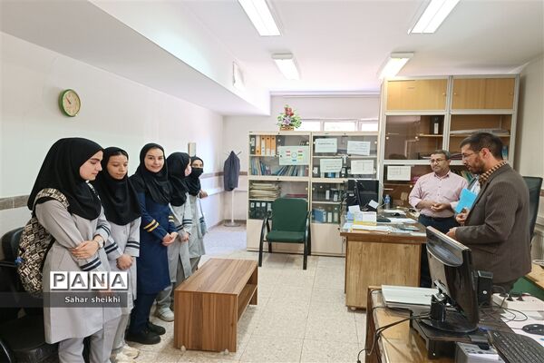 بازدید دانش‌‌‌آموزان دبیرستان زنده‌یاد علی حاتمی از آموزش و پرورش ملارد