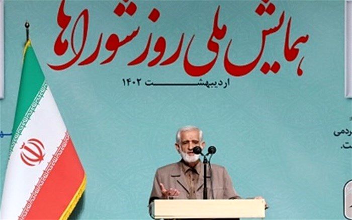 قوانین پایین‌دستی، نتوانسته‌اند منویات قانون اساسی در مورد شوراها را تحقق بخشند