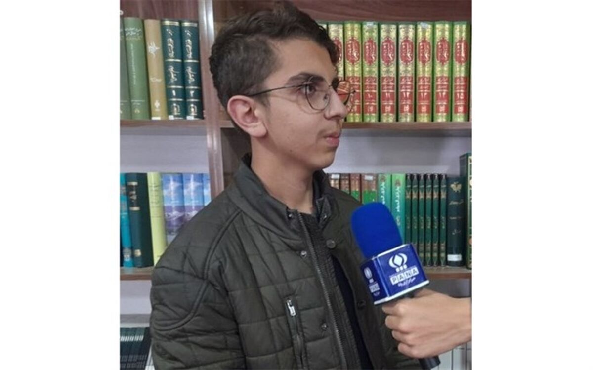 معلمان، فرماندهان جبهه علم و دانایی هستند