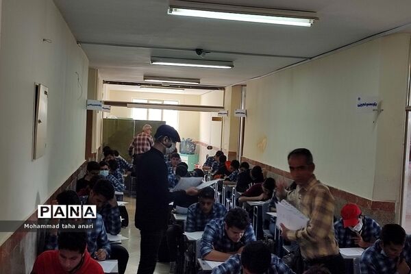 امتحان‌ پایش عملکرد مدارس سمپاد و شبه‌نهایی در دبیرستان شهید بهشتی رودهن