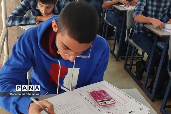 امتحان‌ پایش عملکرد مدارس سمپاد و شبه‌نهایی در دبیرستان شهید بهشتی رودهن