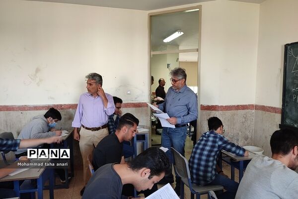 امتحان‌ پایش عملکرد مدارس سمپاد و شبه‌نهایی در دبیرستان شهید بهشتی رودهن