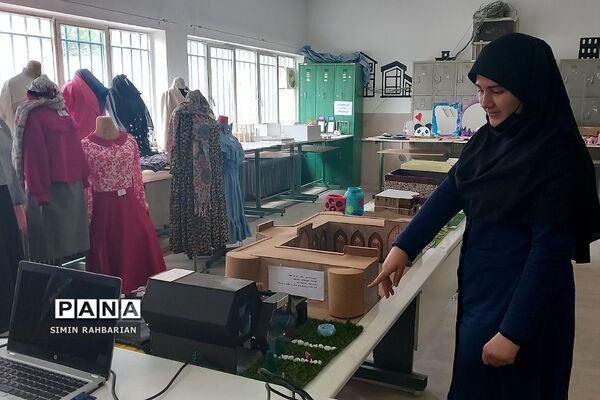 نمایشگاه دست‌سازه‌های دانش‌آموزان هنرستان سعادت شهرستان پردیس