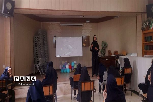 کارگاه معرفی مشاغل رشته تجربی در دبیرستان فاطمه الزهرا(س)