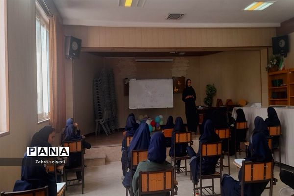 کارگاه معرفی مشاغل رشته تجربی در دبیرستان فاطمه الزهرا(س)