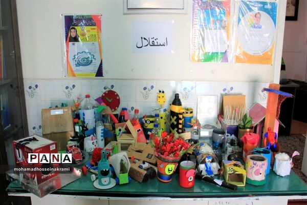 افتتاحیه نمایشگاه دست‌سازه‌های دانش‌آموزان شهرستان ابرکوه