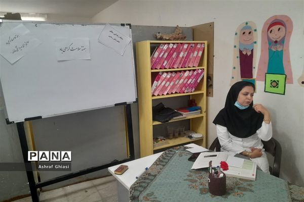 اجرای طرح مروج سلامت در مدرسه حضرت زینب(س) شهرستان خاتم