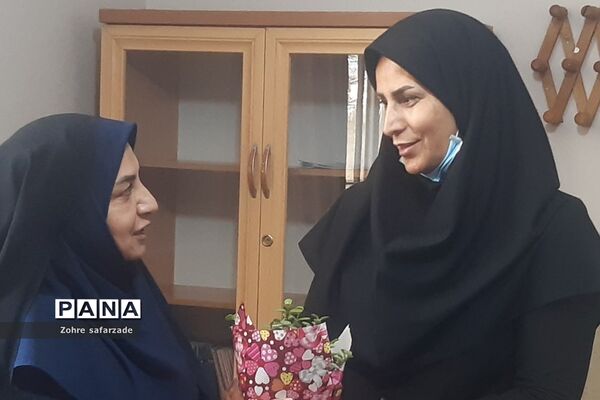 تقدیر از مشاوران مرکز مشاوره مدرسه آموزش و پرورش رودهن