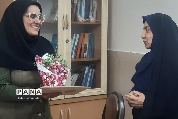 تقدیر از مشاوران مرکز مشاوره مدرسه آموزش و پرورش رودهن