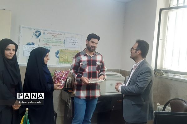 تقدیر از مشاوران مرکز مشاوره مدرسه آموزش و پرورش رودهن