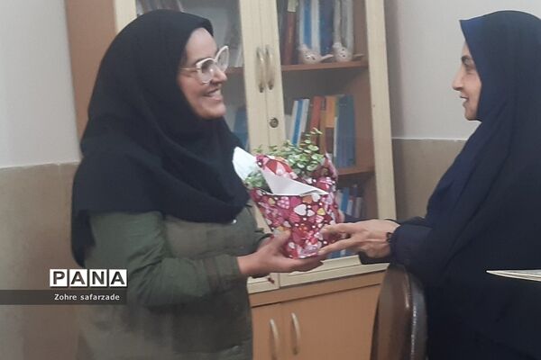 تقدیر از مشاوران مرکز مشاوره مدرسه آموزش و پرورش رودهن