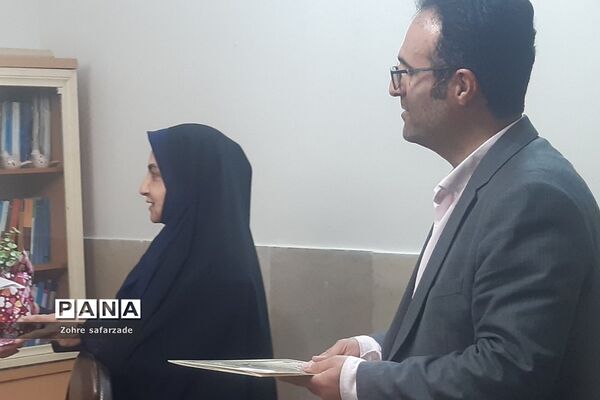 تقدیر از مشاوران مرکز مشاوره مدرسه آموزش و پرورش رودهن